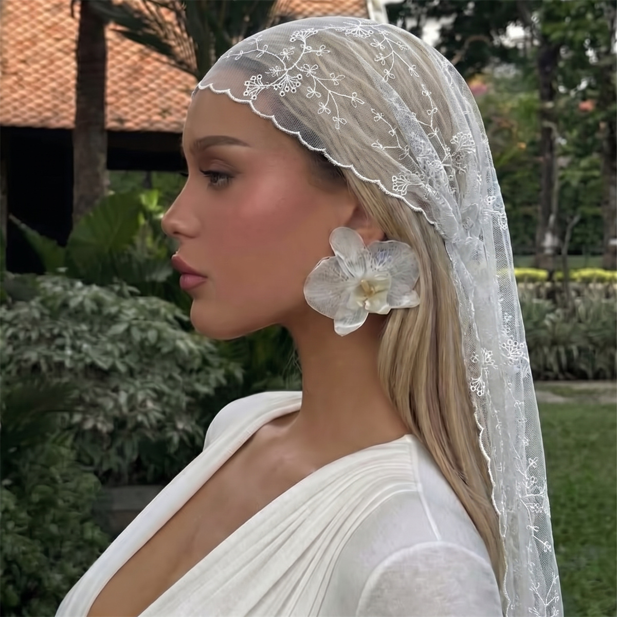 White Floral Lace Mesh Headsca - огляд і ціна Ascot Neck Scarf